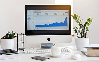 这球可惜！C罗精彩凌空弹射，但皮球击中横梁