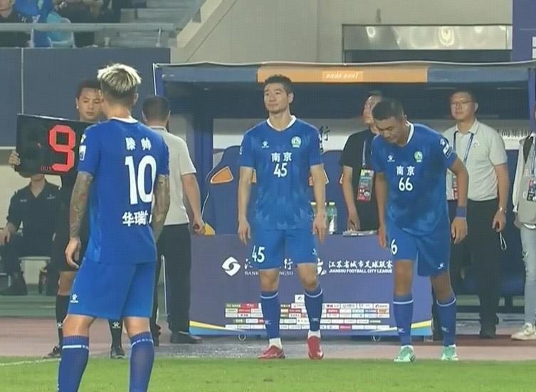 华体会注册-替换队友出场，吉翔在南京奥体代表南京队完成“苏超”首秀